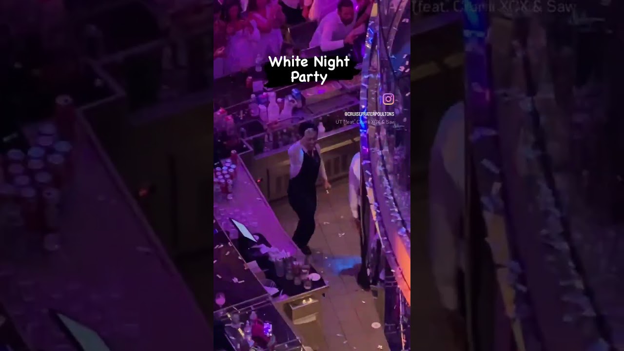 Dancing bartenders on MSC Seascape 