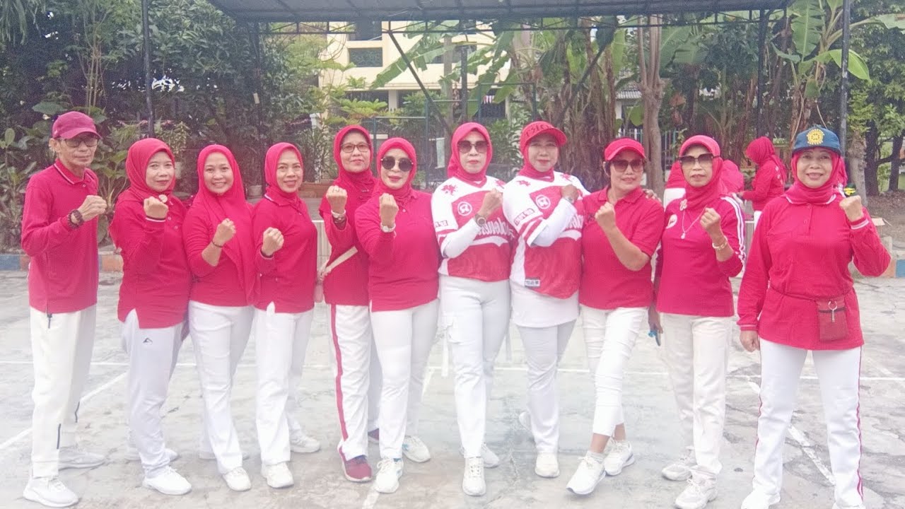 Siapa Bilang Lansia Tidak Berguna by Komunitas Senam Asma Taman Jenggala Sidoarjo (@Adi_why) 