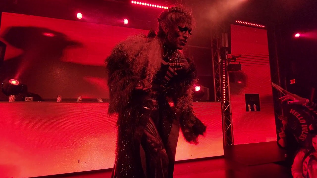 astrud aurelia from dragula season 4 performing at richs San Diego 11/01/21