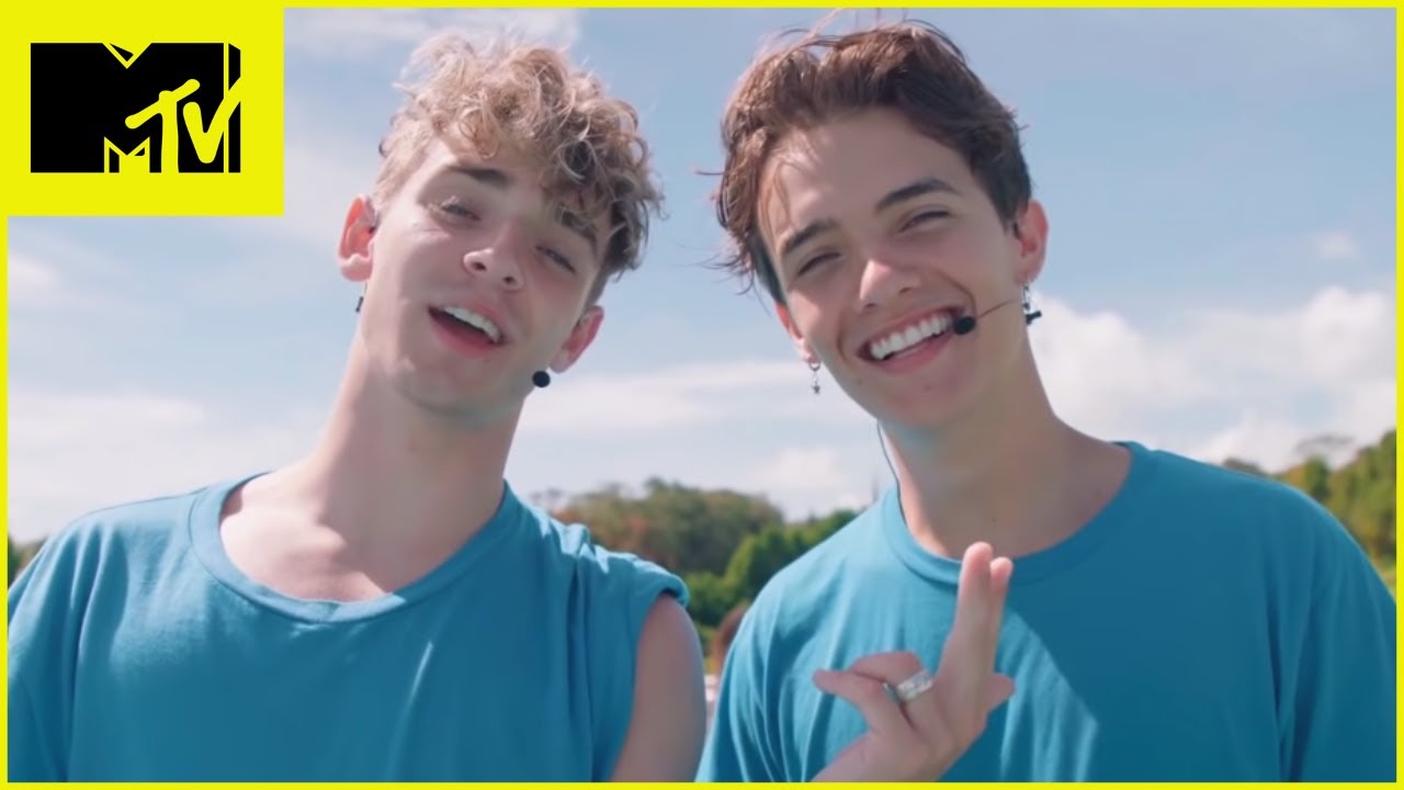 The Ultimate Summer Song! Baila by Now United - Fresh Out Live