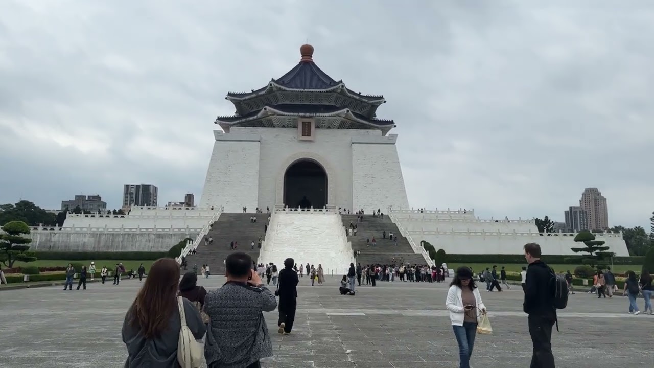 Walk Through Chiang Kai-Shek Memorial Hall