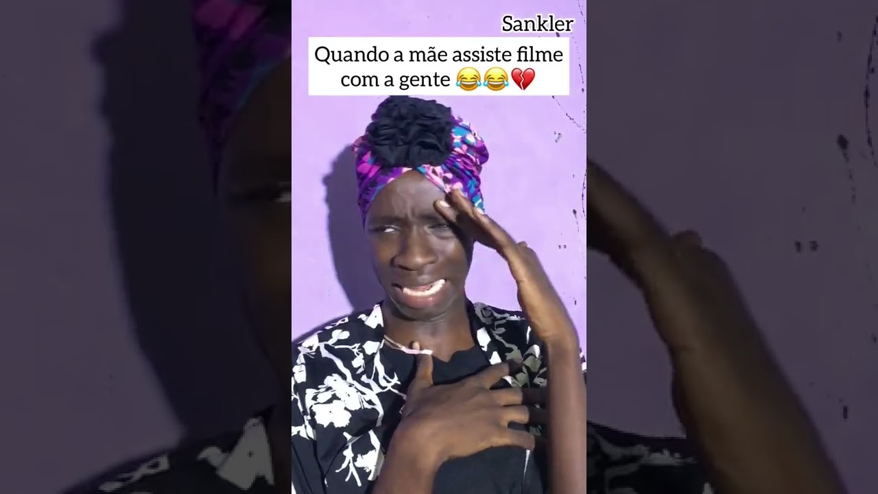 Minha mãe assistindo um filme comigo😅😂💔💔🇲🇿