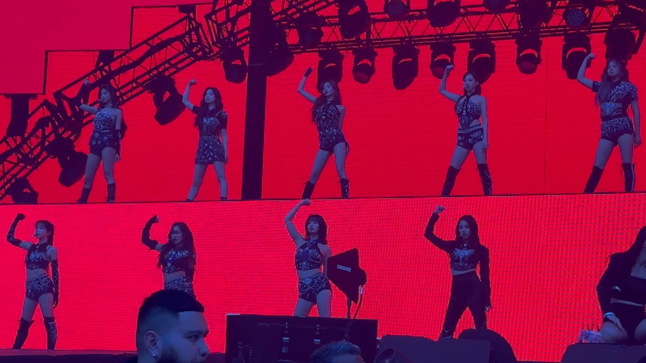 [4K] TWICE (트와이스) -  GO HARD @ 231104 TWICE READY TO BE in Melbourne