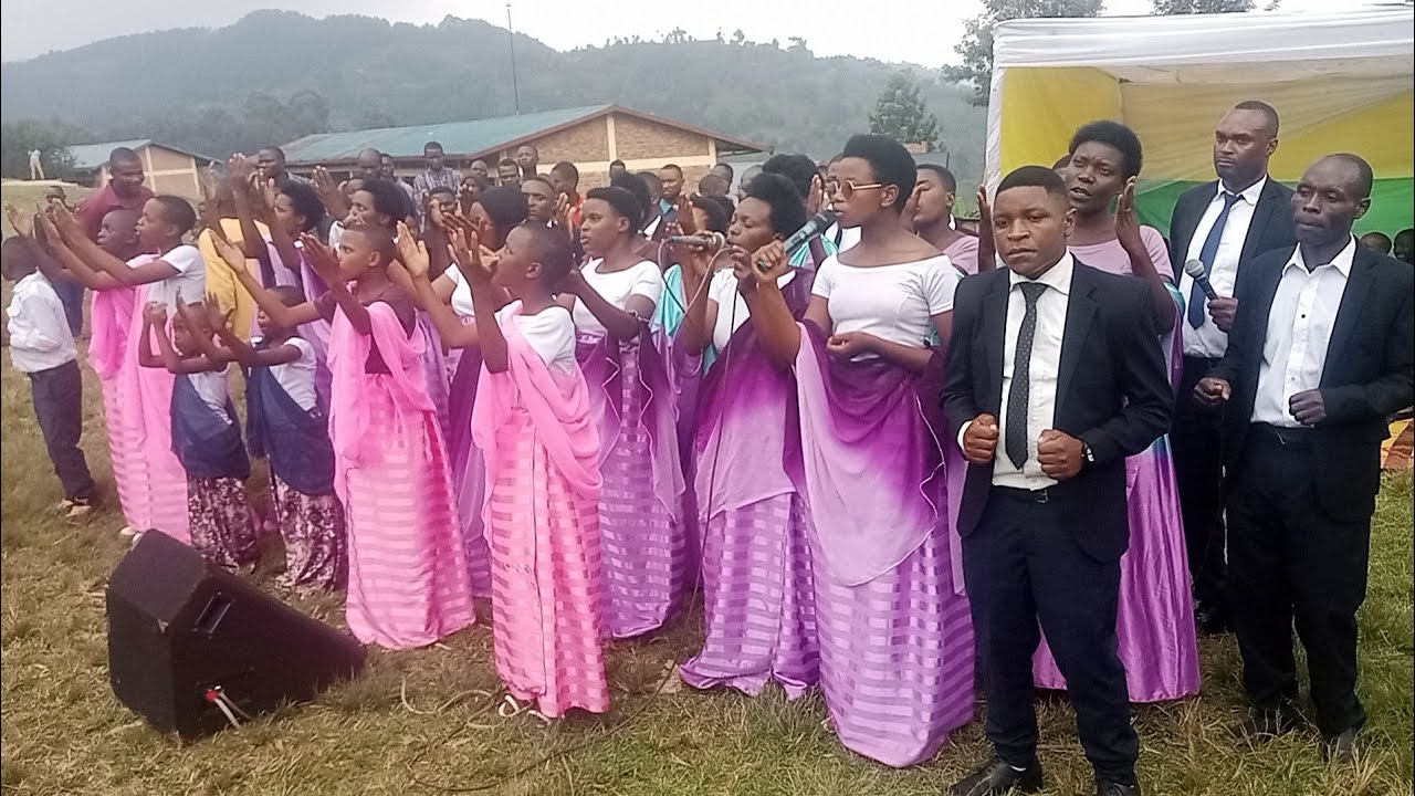 UMUNEZERO CHOIR Mu birori byo gushyira ahagaragara indirimbo z'amajwi n'amashusho volume1