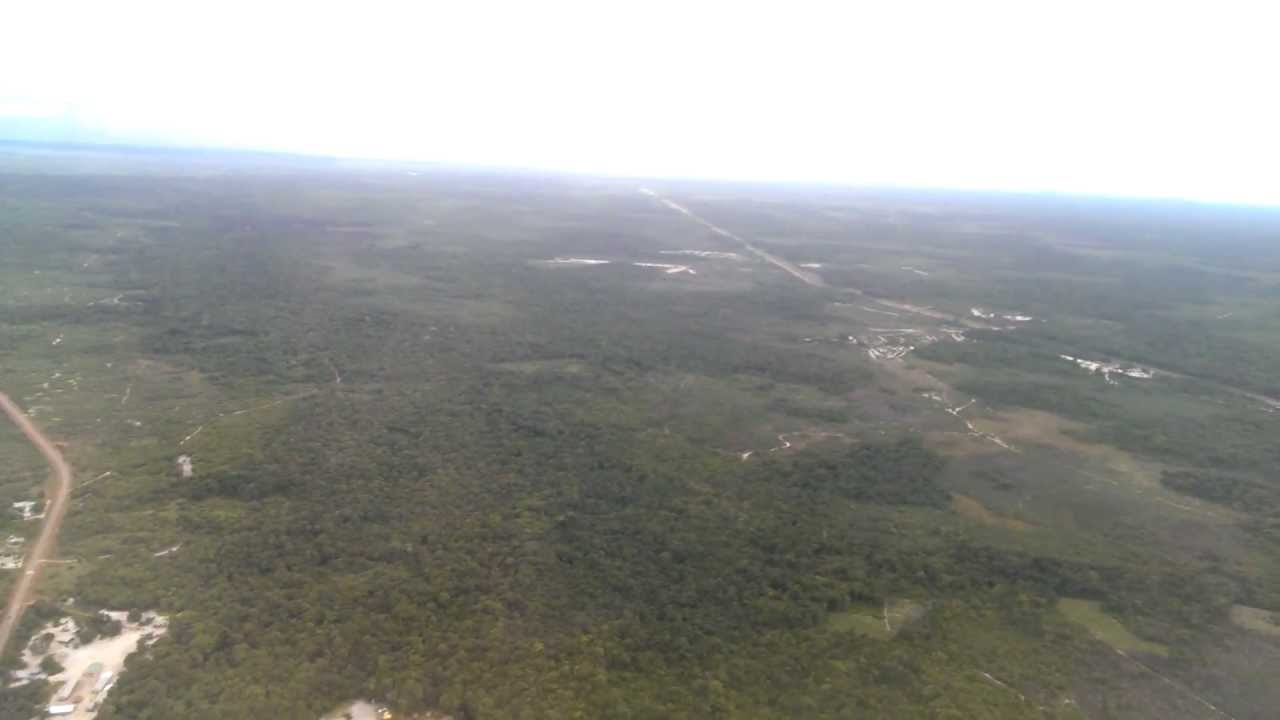 Landing in Suriname bij JAP-luchthaven te Zanderij - Juli 2013