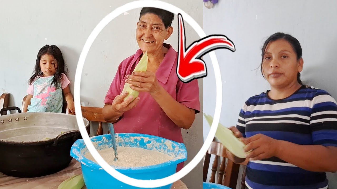 doña EVA está muy feliz haciendo tamalitos de ELOTE PARA regalar a toda su FAMILIA. 