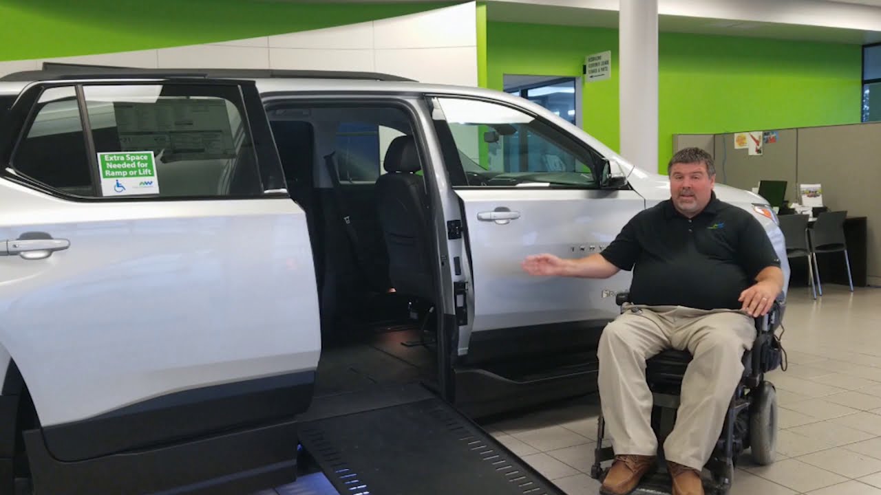 Доступный автосалон: Chevrolet Traverse с системой BraunAbility In-Floor XI.