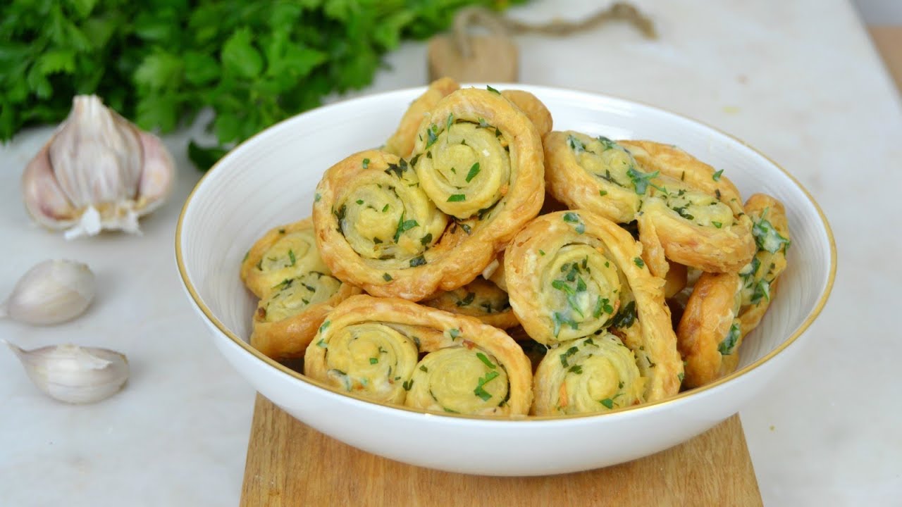 Palmeritas saladas de hojaldre con ajo y perejil ¡Fáciles y deliciosas!