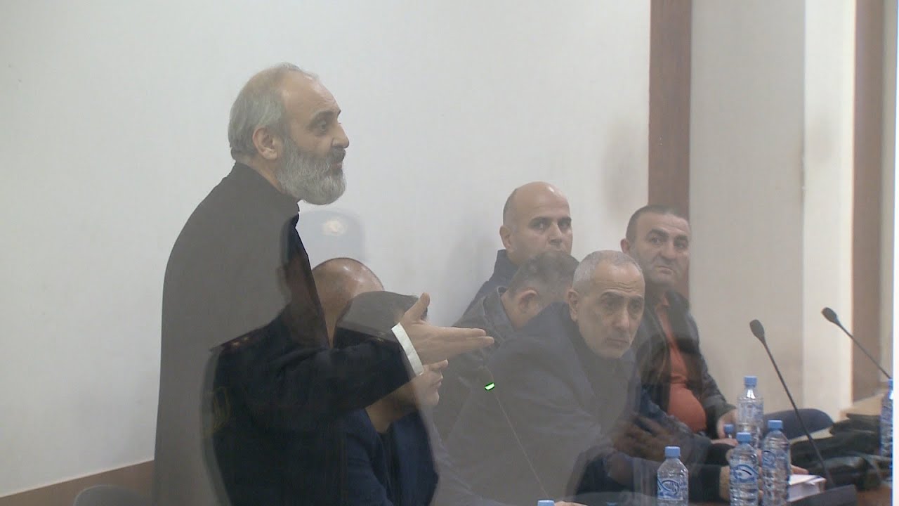 Բագրատ Սրբազանը դատարանի դահլիճից քաղաքացիներին կոչ է արել գնալ էջմիածին