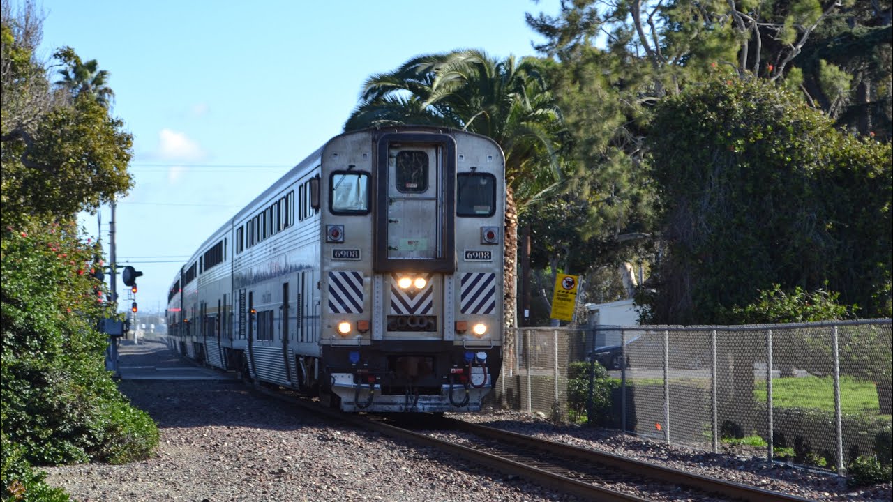 Trains in Carlsbad 12/27/25 and 12/29/25