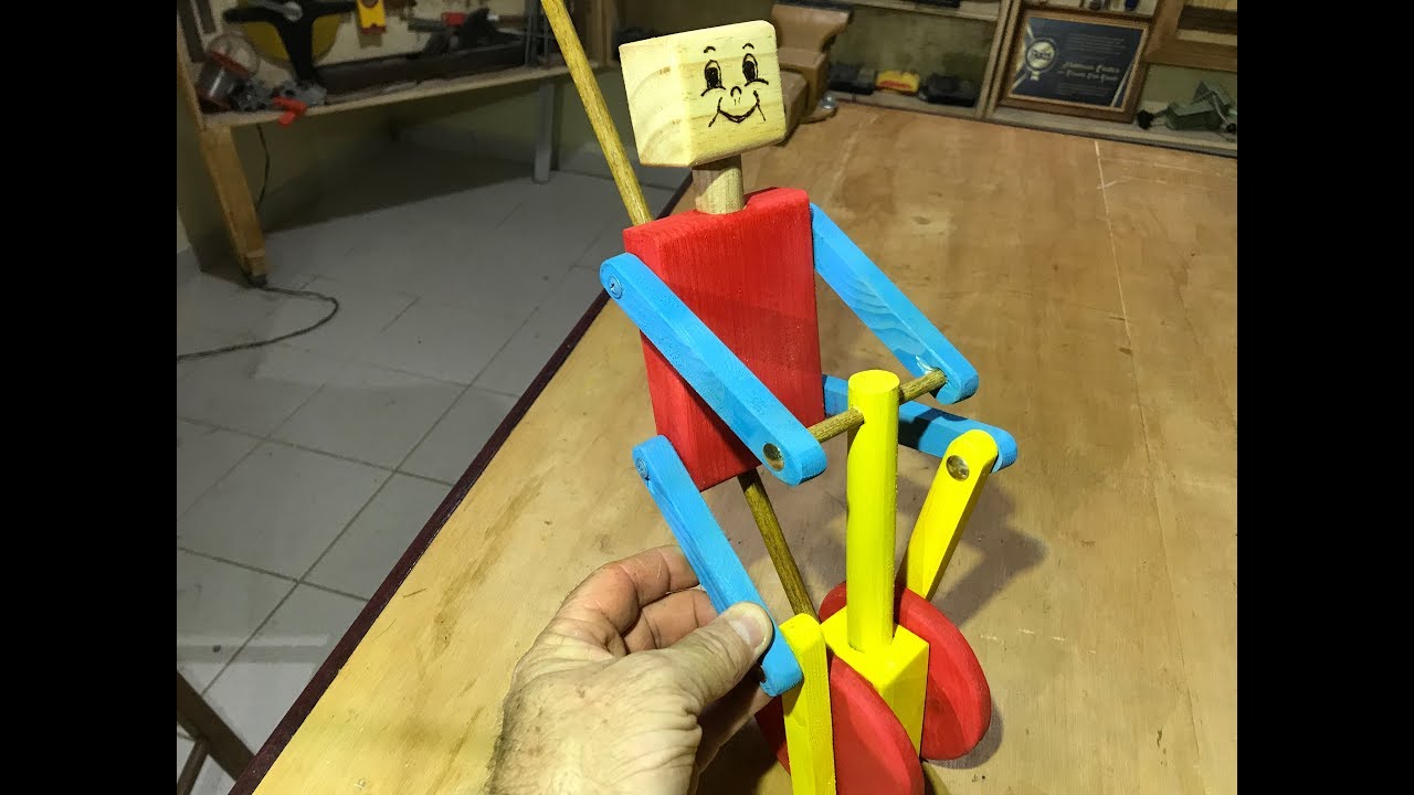BONECO CICLISTA DE MADEIRA - HOMENAGEM AO DIA DAS CRIANÇAS