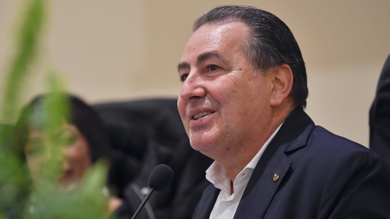 Fefè DE GIORGI presenta il suo libro e ritira il 