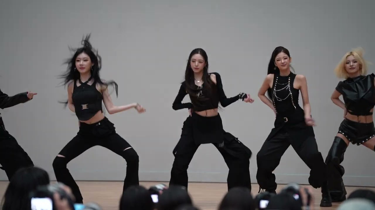 20251122 잇지 미니팬미팅 TUNNEL VISION ITZY mini fan meeting #ITZY #잇지 #Music Core #TUNNEL VISION #터널비전