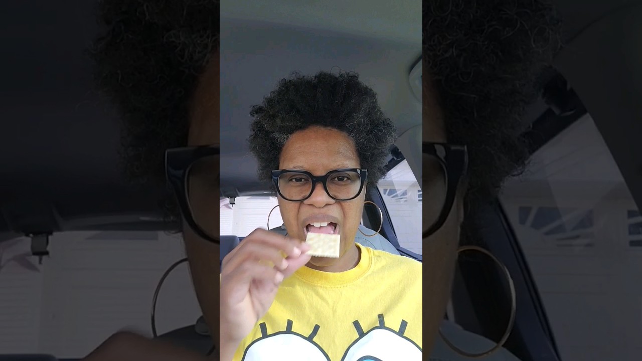 Saltine Crackers... great with cheese and jelly/jam together 😋😋😋 ... #cinnicky #asmr #food
