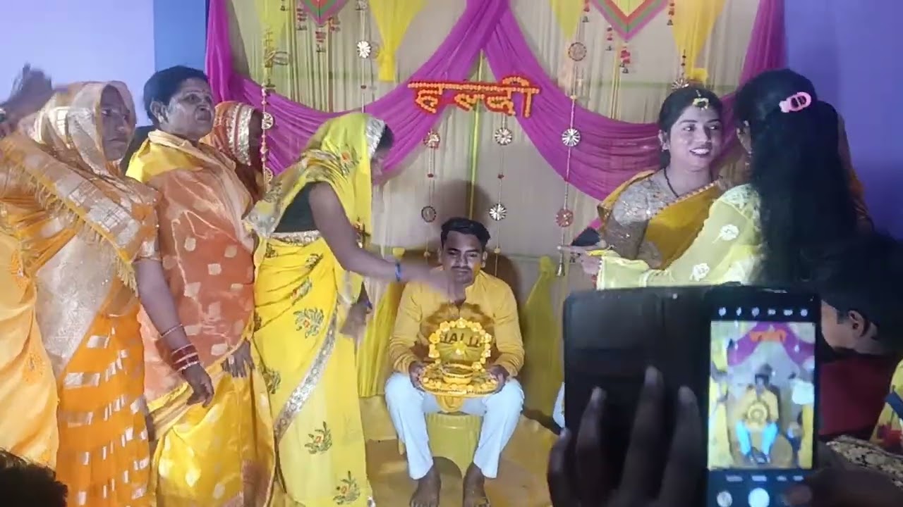 राधे राधे दोस्तों वीडियो अच्छे लगे तो लाइक सब्सक्राइब कमेंट कीजिए हल्दी के रसम वाला वीडियोहै 😆😆