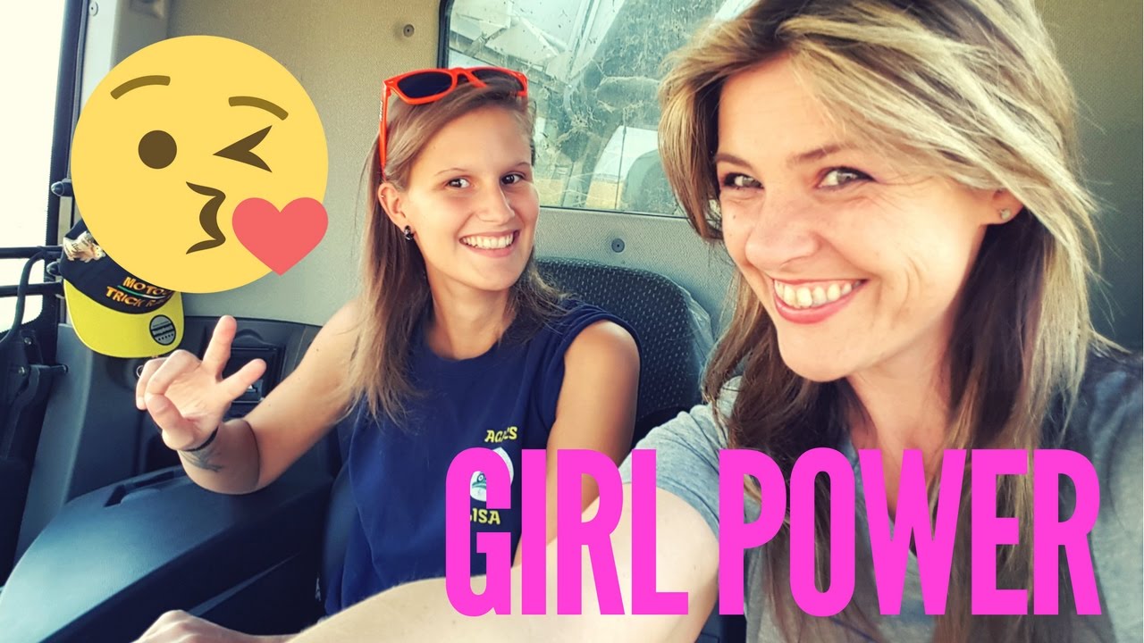 Beautiful GIRL ❤  + CLAAS Lexion 750 TT💪 = Explosive Power 💣 [ITA/ENG]