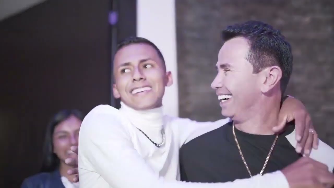 Sebastian Ayala recibió una sorpresa de Jhonny Rivera y Andy Rivera