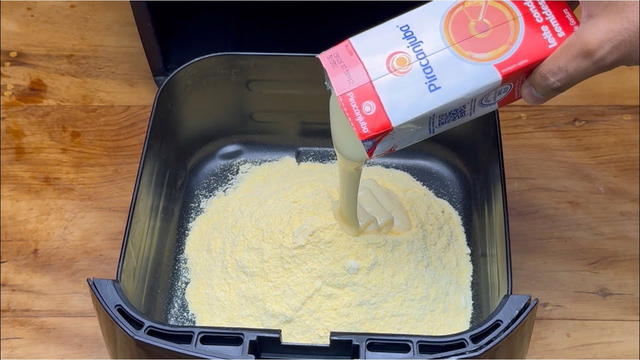 Gie&szlig;en Sie Kondensmilch in das Maismehl im Airfryer, das ist perfekt f&uuml;r Ihren Kaffee