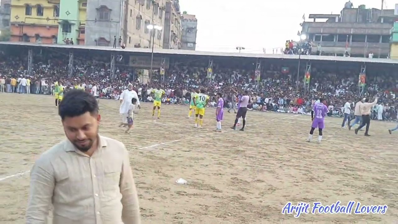 মেটিয়াবুরুজ ফুটবল টুর্নামেন্টের মেগাফাইনাল ম্যাচ গোল নিয়ে বিতর্ক  হটাত ।