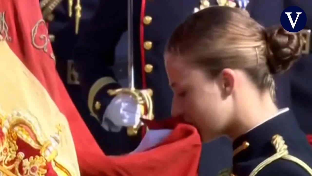 La princesa Leonor jura bandera en la Academia de Zaragoza con la presencia de los reyes