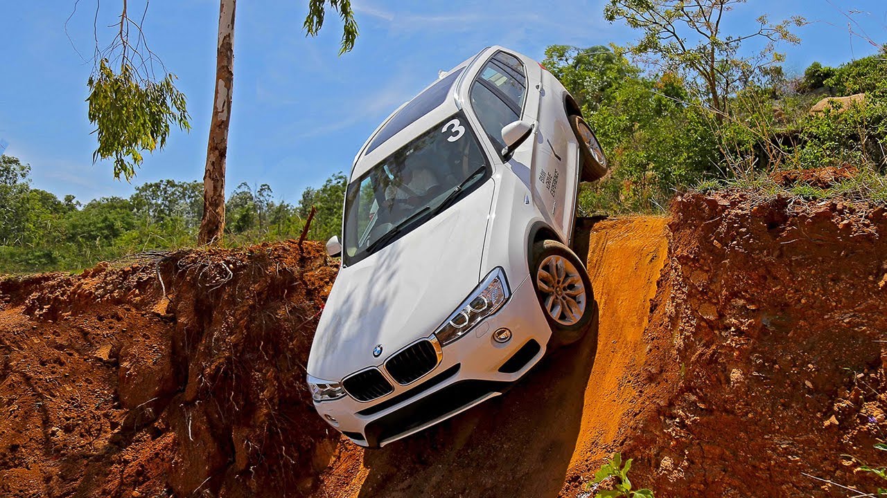 BMW X5 and X3 70 degree near-vertical drop | xDrive Off-road Experience Bangalore