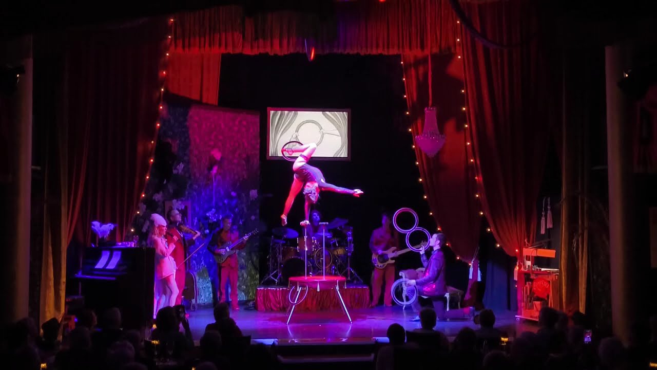3600 Hand balancing and Juggling