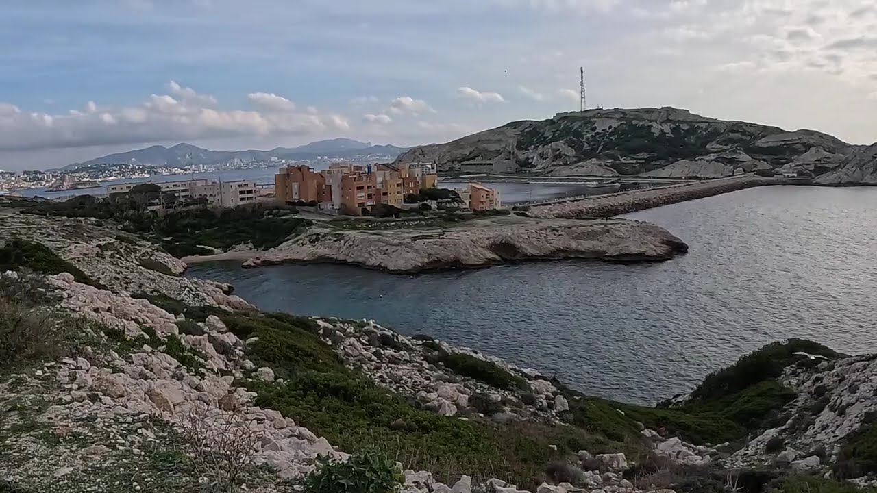 MARSEILLE 🇫🇷 En direction de la pointe de Brigantin sur l'île Ratonneau