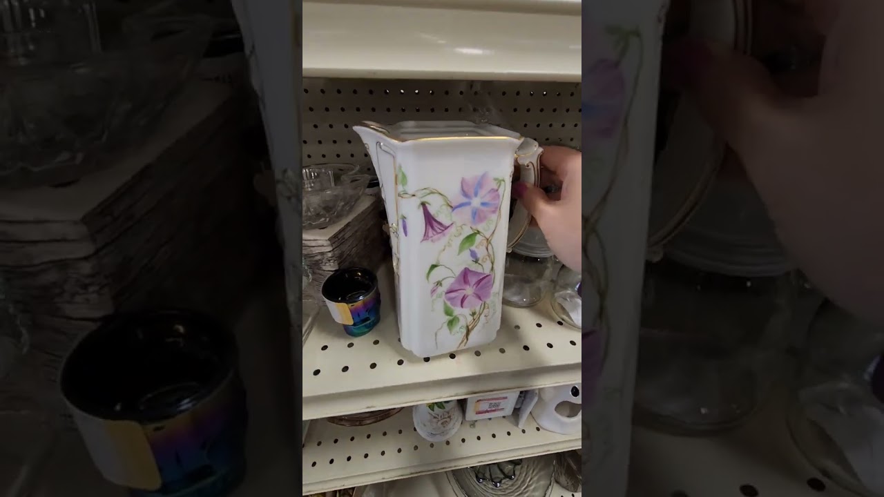 Going to have to go through my mug collection... #goodwillfinding #thrifting #thrift #vintage