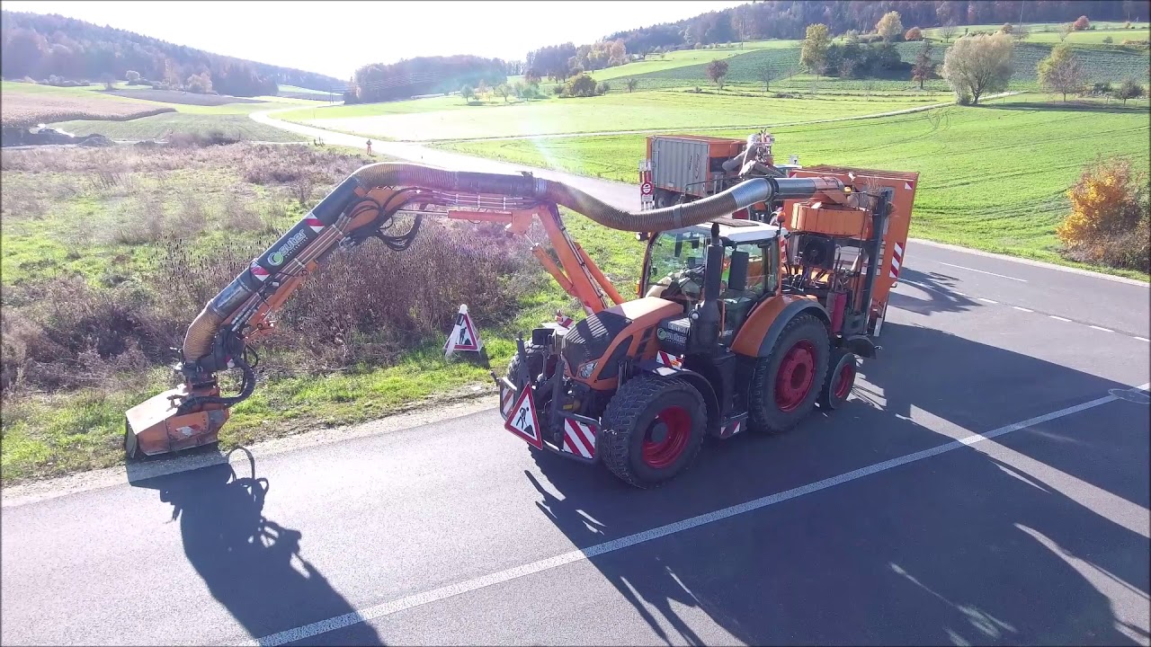2X FENDT 724 / Kommunalarbeit mit Absaugmulcher / Suter Agriservice