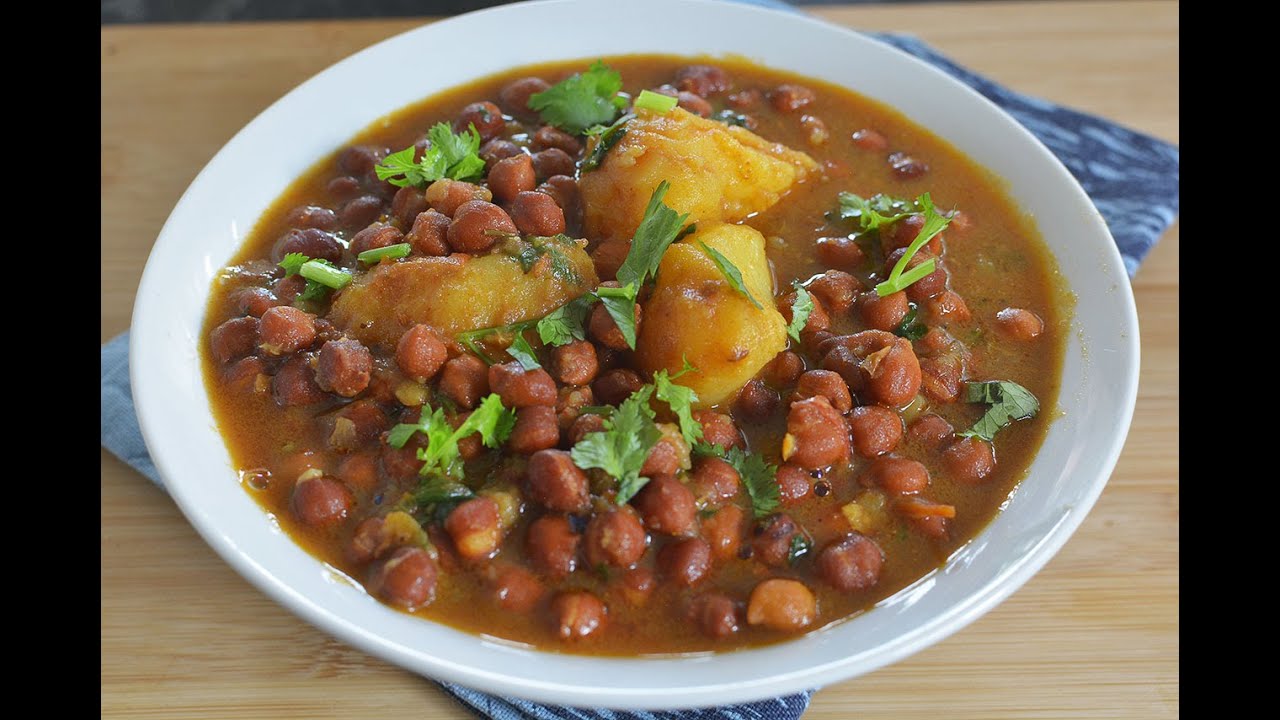 HEALTHY AND SIMPLE BLACK CHICKPEA POTATO CURRY / KALA CHANA ALOO KI SABZI / VEGAN RECIPE
