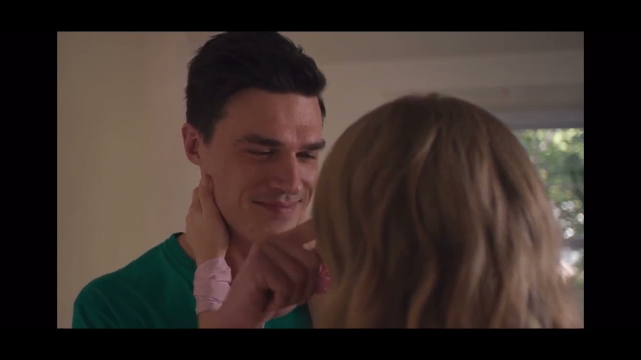 Julie (Amanda Seyfried) and Ethan (Finn Wittrock) - Hesitate