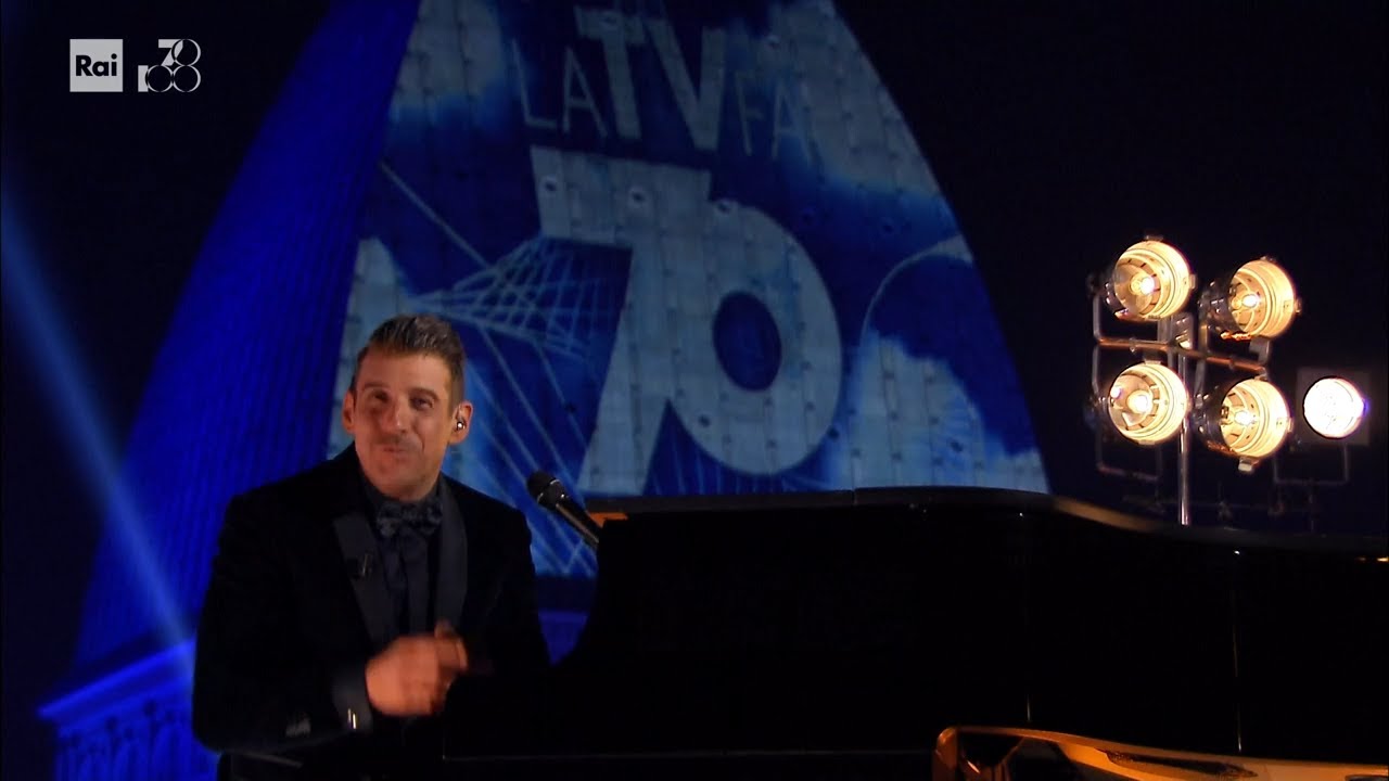 Francesco Gabbani canta Vorrei che fosse amore - La TV fa 70 del 28/02/2024