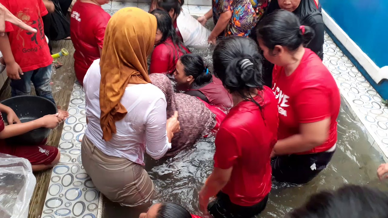 Lomba menangkap ikan mas