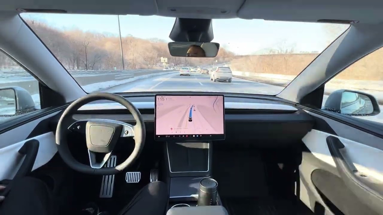 Tesla FSD 12.2.2.4 Toronto highway #tesla #toronto #highway 