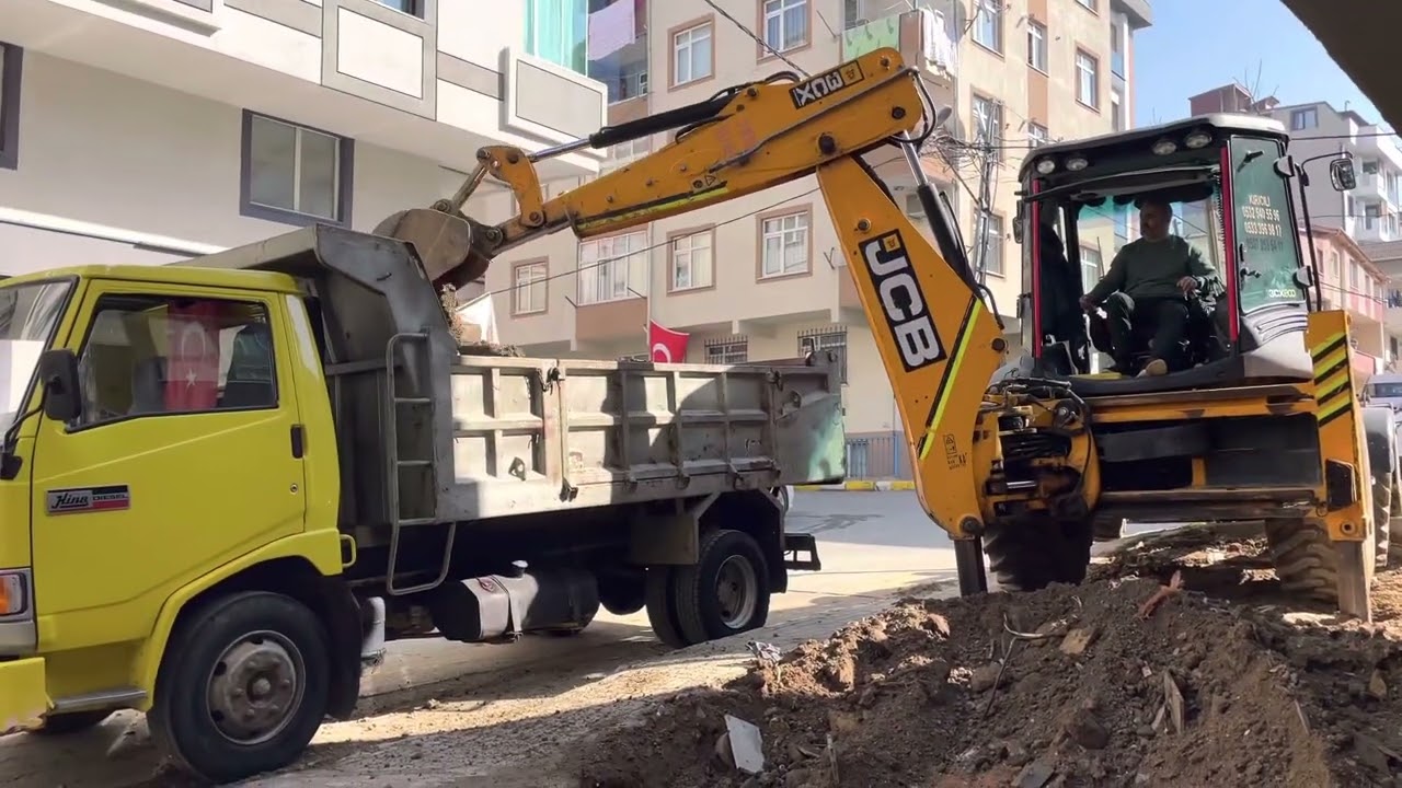 Cisibi (Jcb) kepçe ile inşaat çevre düzenlemesi