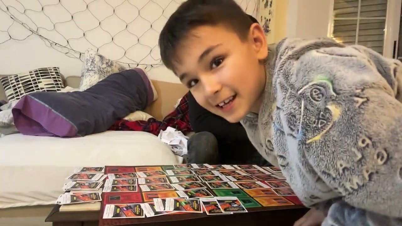 Jugando al juego de mesa del álbum Adrenalyn XL 2025/26