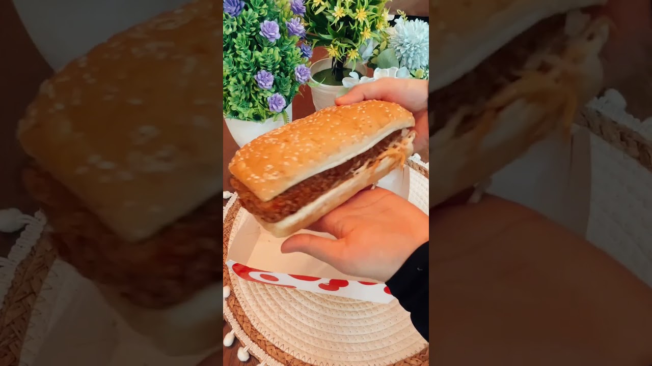 Spicy Big Baik Burger | Al Baik #shorts #youtubeshorts #albaik #viral #ytshorts #trending #burger