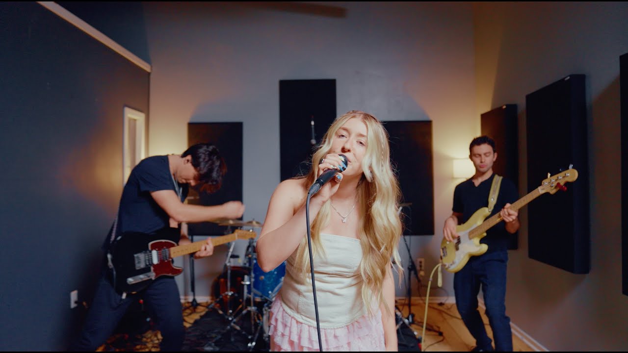 Alexa Cappelli - Five Minutes (Live)