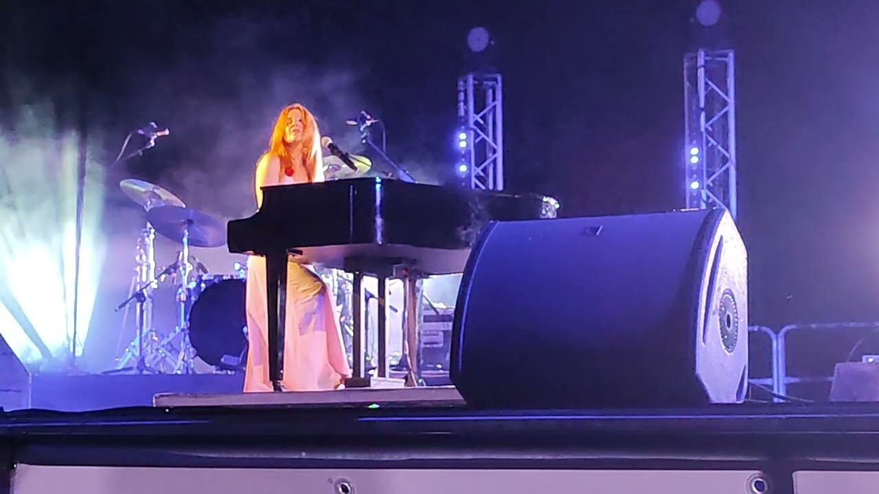 Briciole + Lose Control  - Noemi Live @ Anfiteatro delle Cascine (Firenze Luglio 2024)