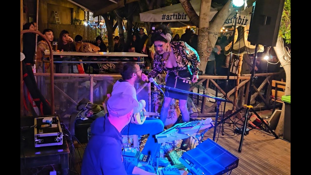 Ya Na Ma Na - live at Hoi Polloi - 2