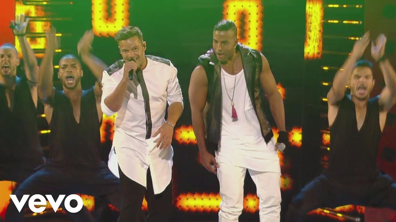 Ricky Martin - La Mordidita (Premios Juventud 2015)[Courtesy of Univision] ft. Yotuel