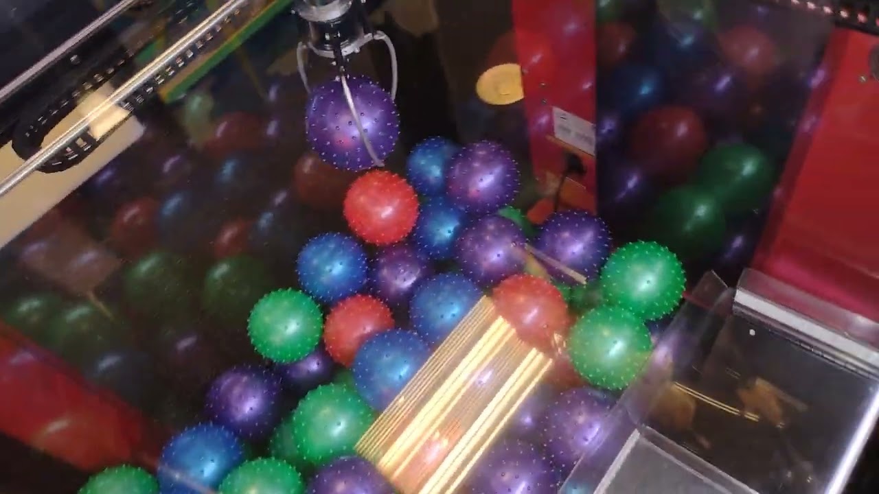 Chuck-E-Cheese ball claw machine