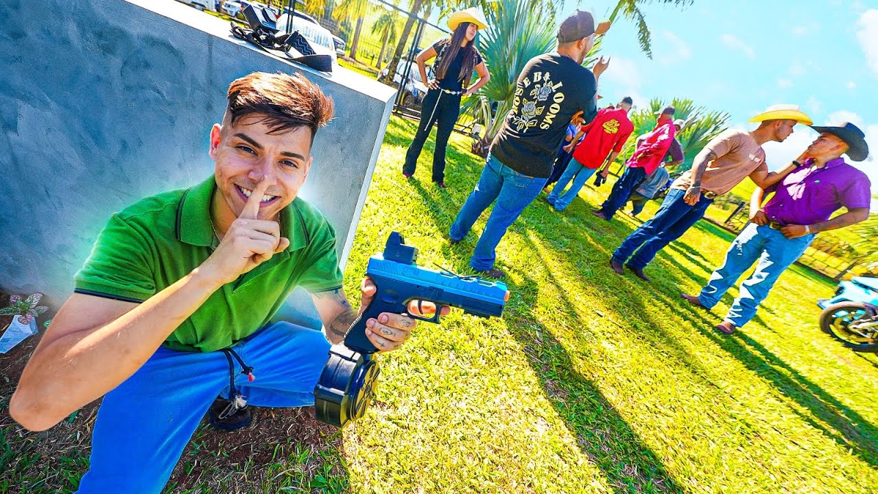 IRRITANDO MEUS AMIGOS COM MEU NOVO BRINQUEDO - ATIRANDO NOS MEUS AMIGOS