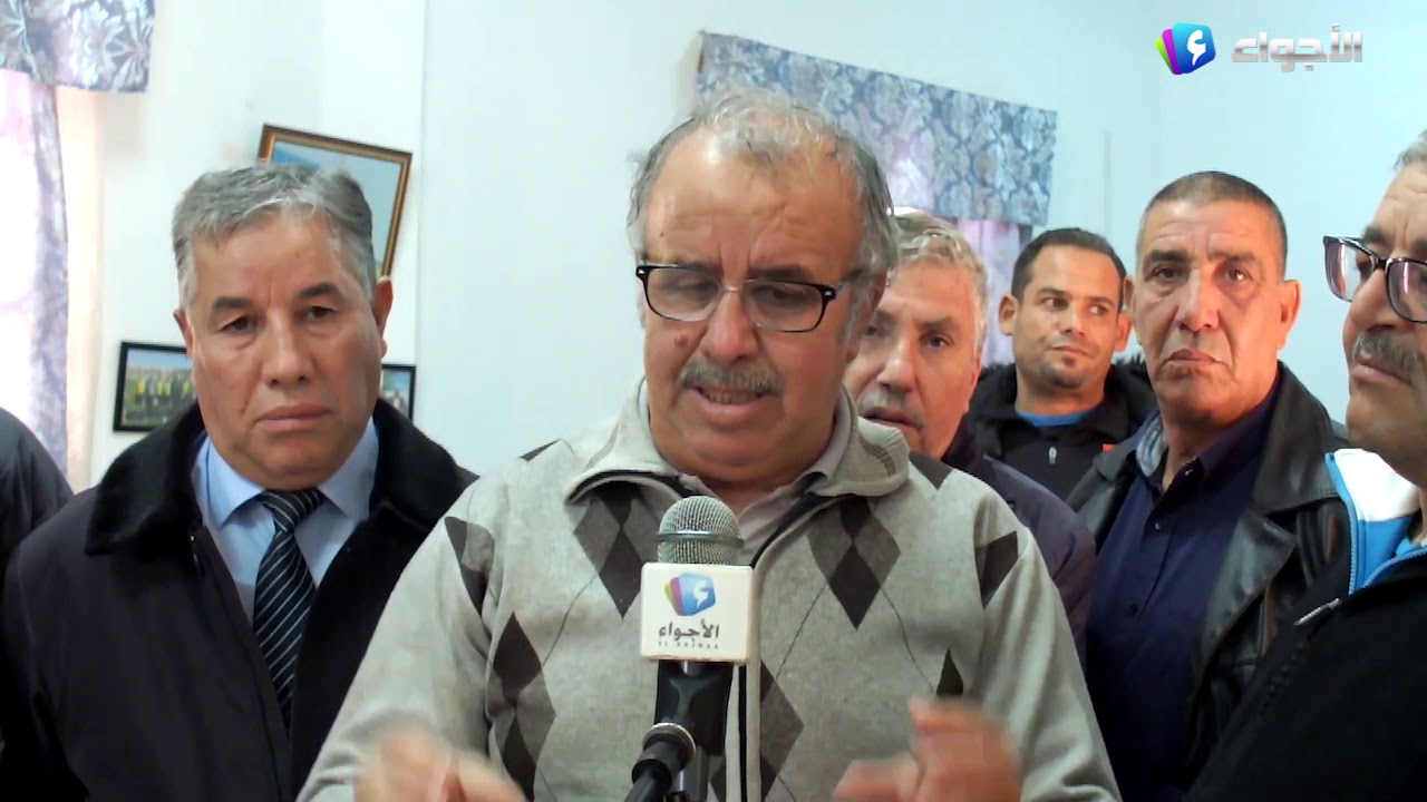 شاهد الجمعية الوطنية لحكام كرة القدم تعقد إجتماعا عاديا بمستغانم و تكرم بعض القدامى