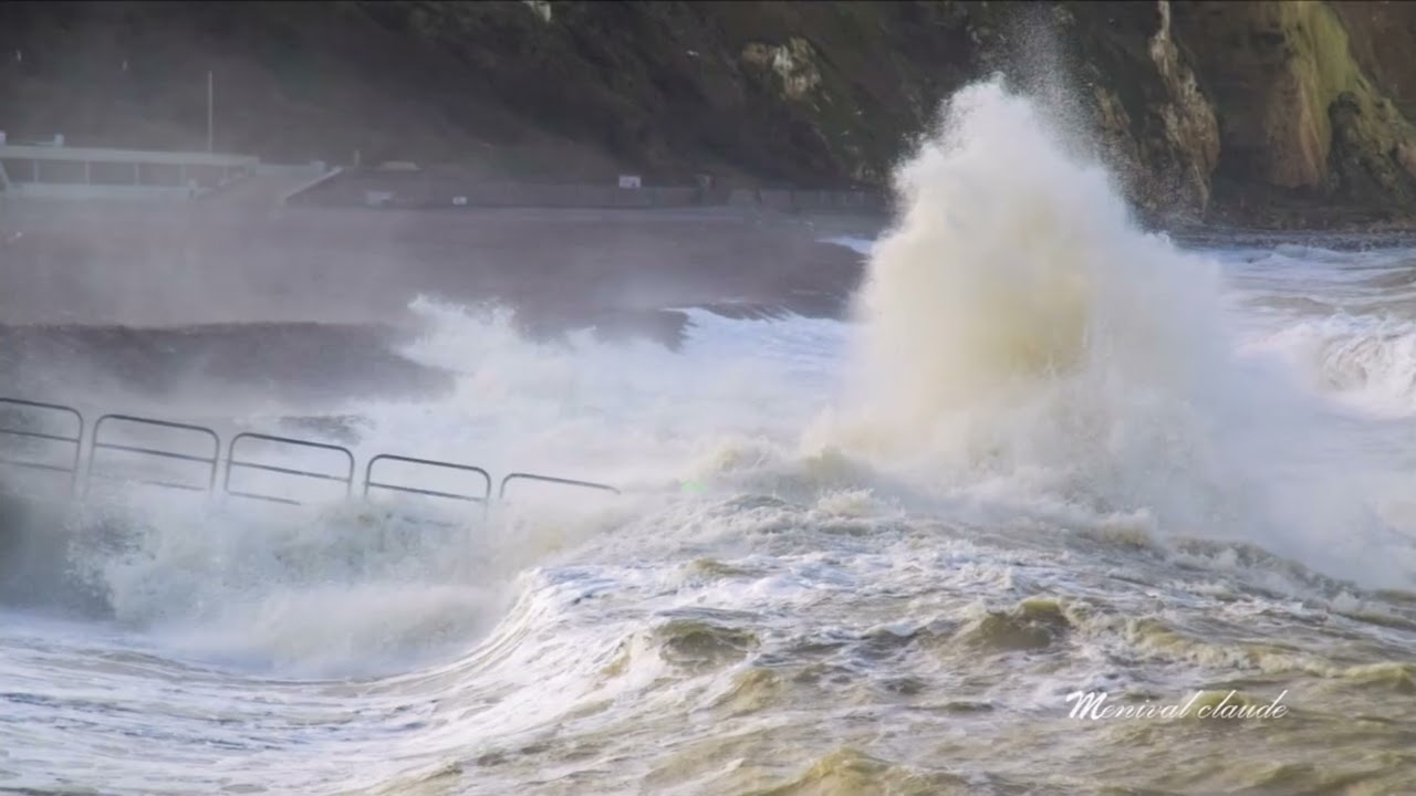 mon film sur le coup de vent au tréport sur la plage et au phare le matin du 06 12 2025 vidéo music