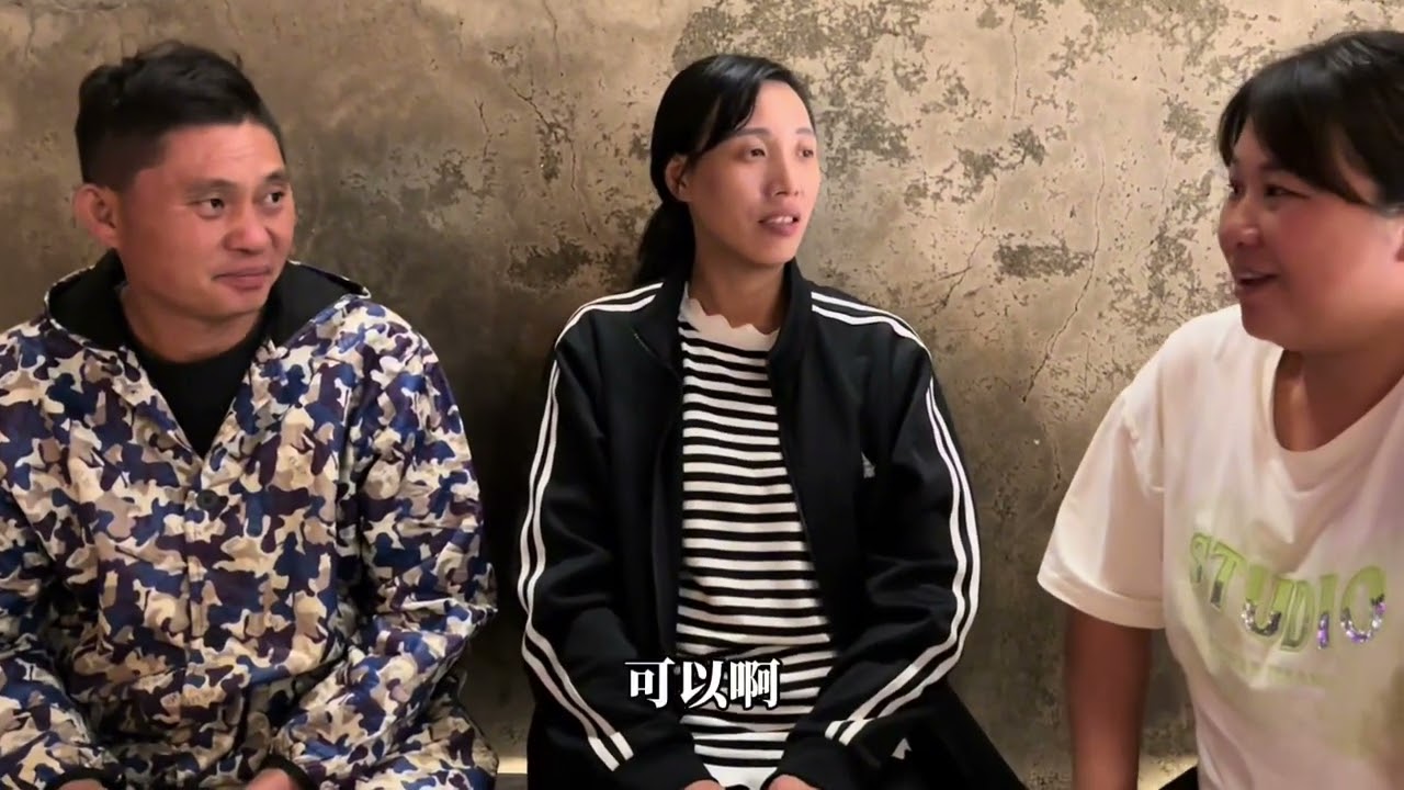 百合与小沈二哥相聚地球村吐露心声 两个远嫁女儿的家庭事业“同病相怜”，依然微笑面对生活和工作种的种种磨难，互相打气鼓励，共谋发展。相信明天会更好！#记录真实生活 #明天会更好 #海哥量地球 #地球村