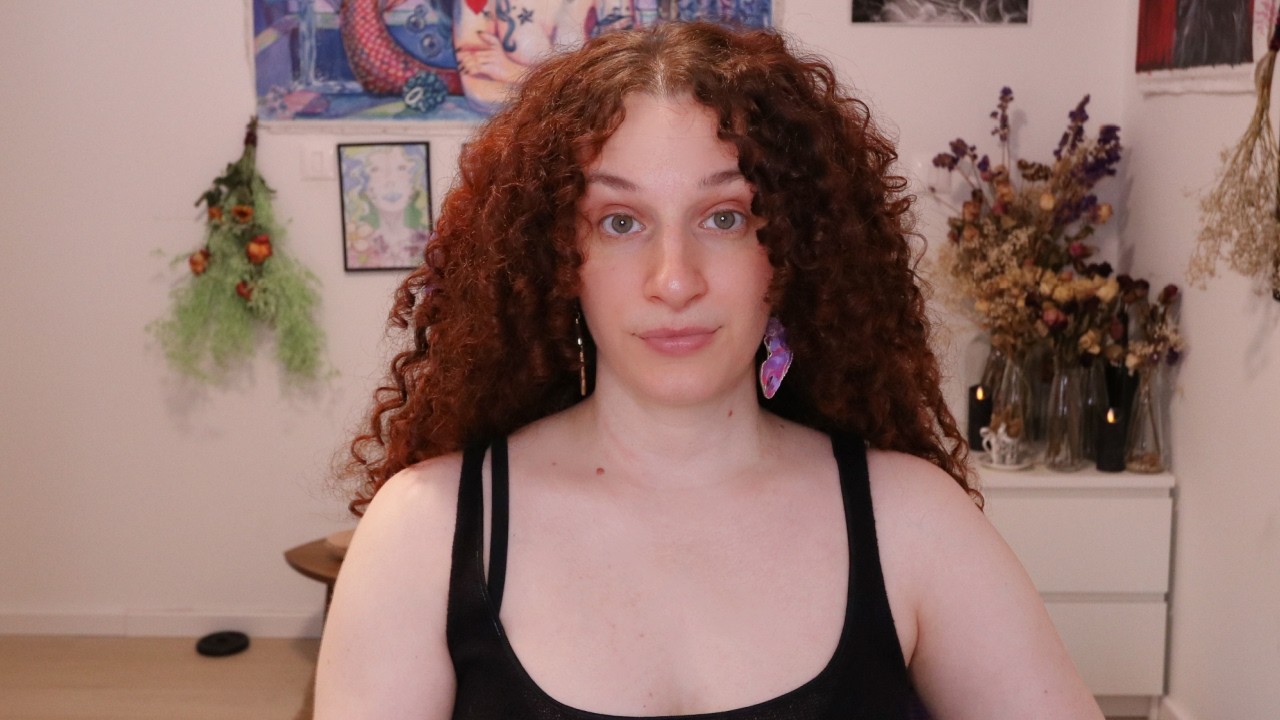 Surrogate Refuses To End Pregnancy, When Do Labels Help or Hurt? (