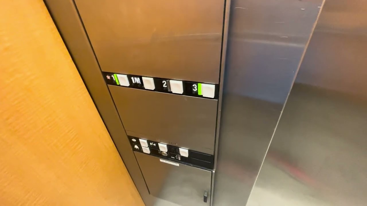 Macys Elevator at cool springs galleria Nashville Pls read description