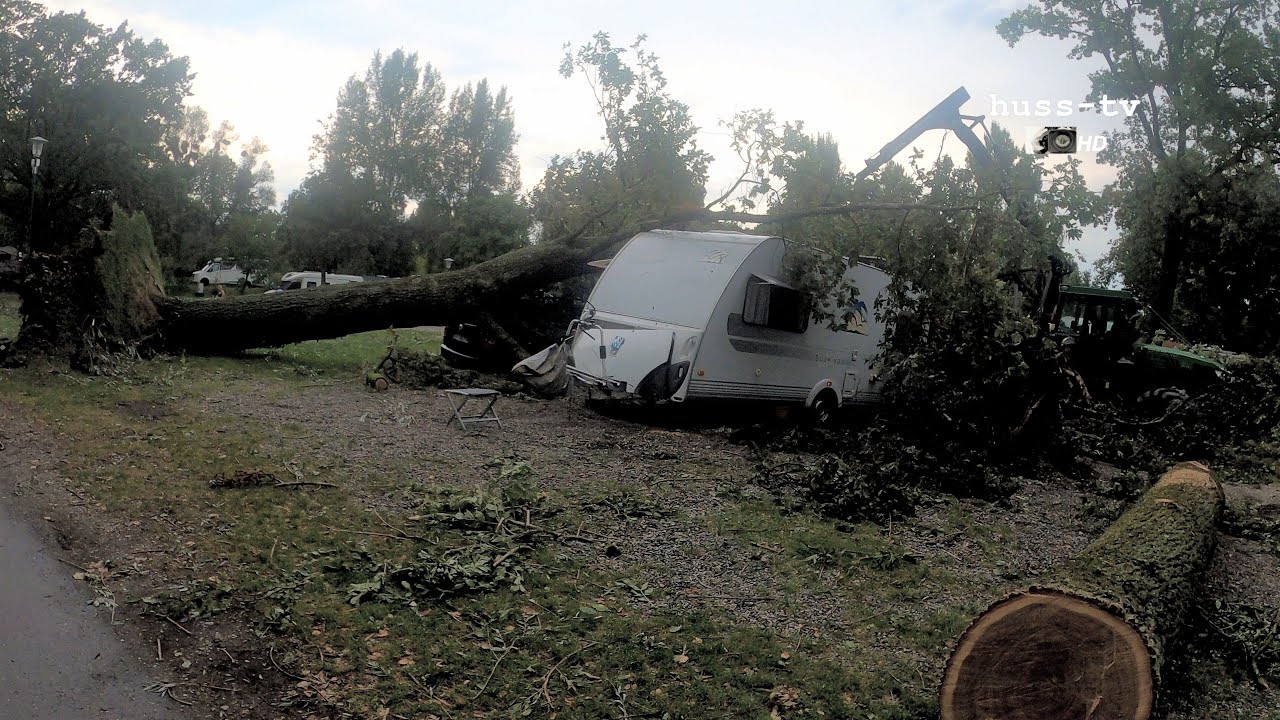 Aufräumarbeiten in Lindau-Zech am 25 .8. 2023 nach dem verheerenden Unwetter am Bodensee