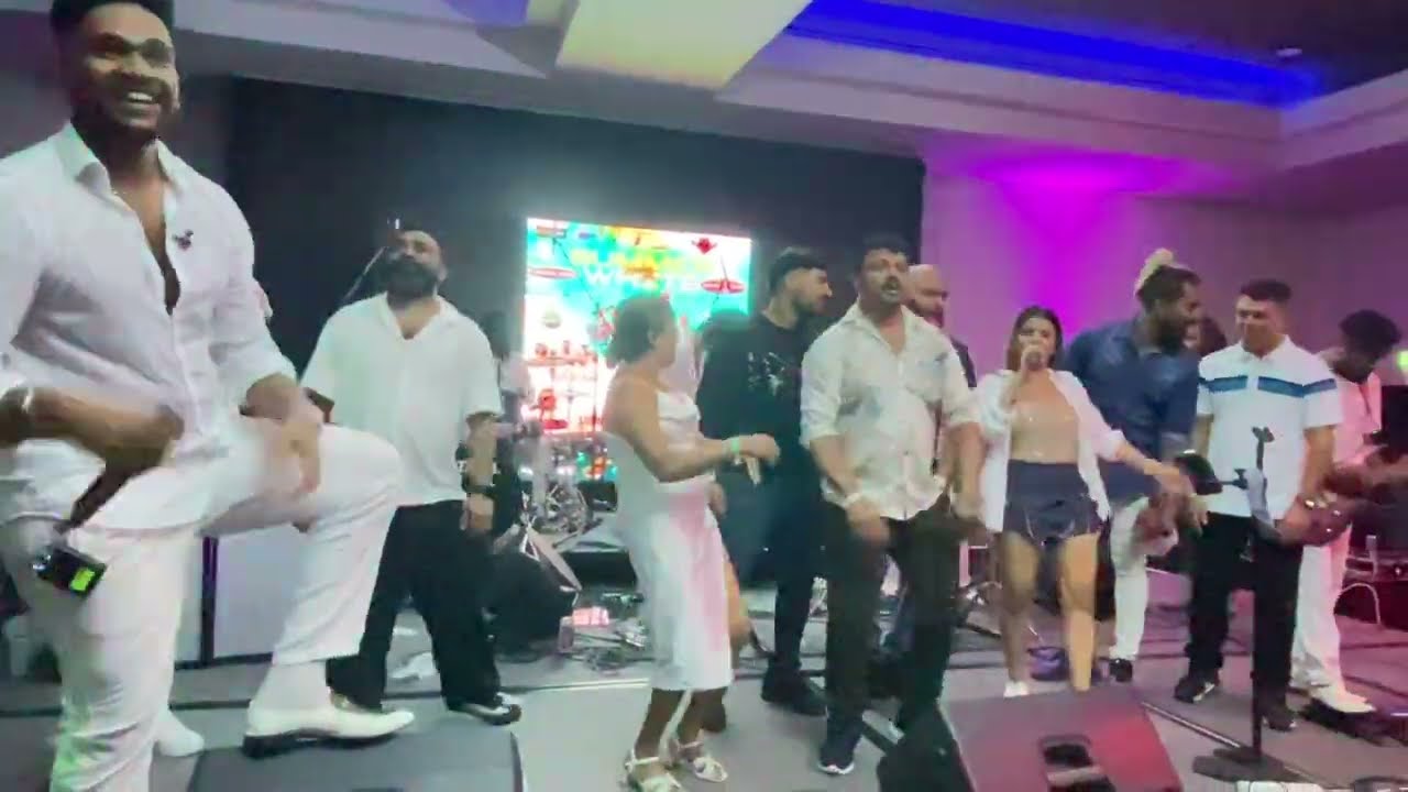 Injunktion with the organisers | Summer White Party @ Radisson Red, Heathrow